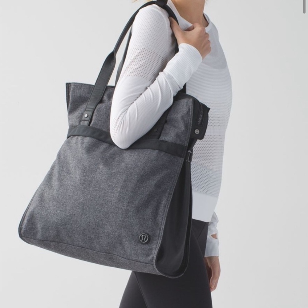 Lululemon Follow Your Bliss Bag Heathered Dark Grey / Black EUC